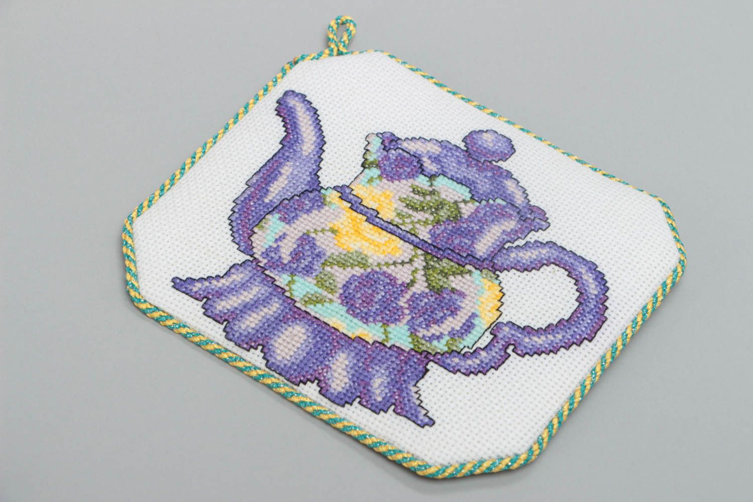 Posavasos artesanal bonito bordado Tetera de color lila foto 2