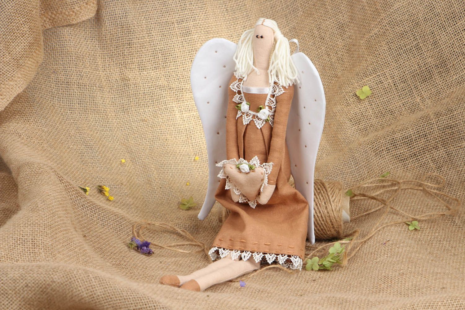 Льняная игрушка в виде ангела фото 5