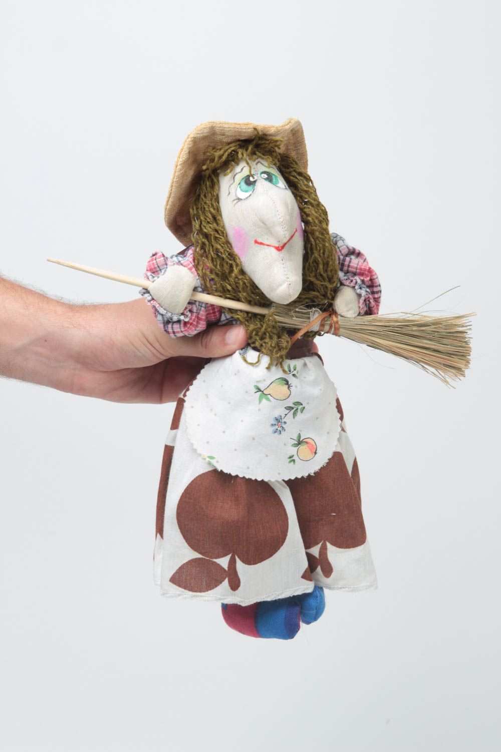 Кукла игрушка из ткани Баба яга с метлой небольшого размера ручная работа фото 5