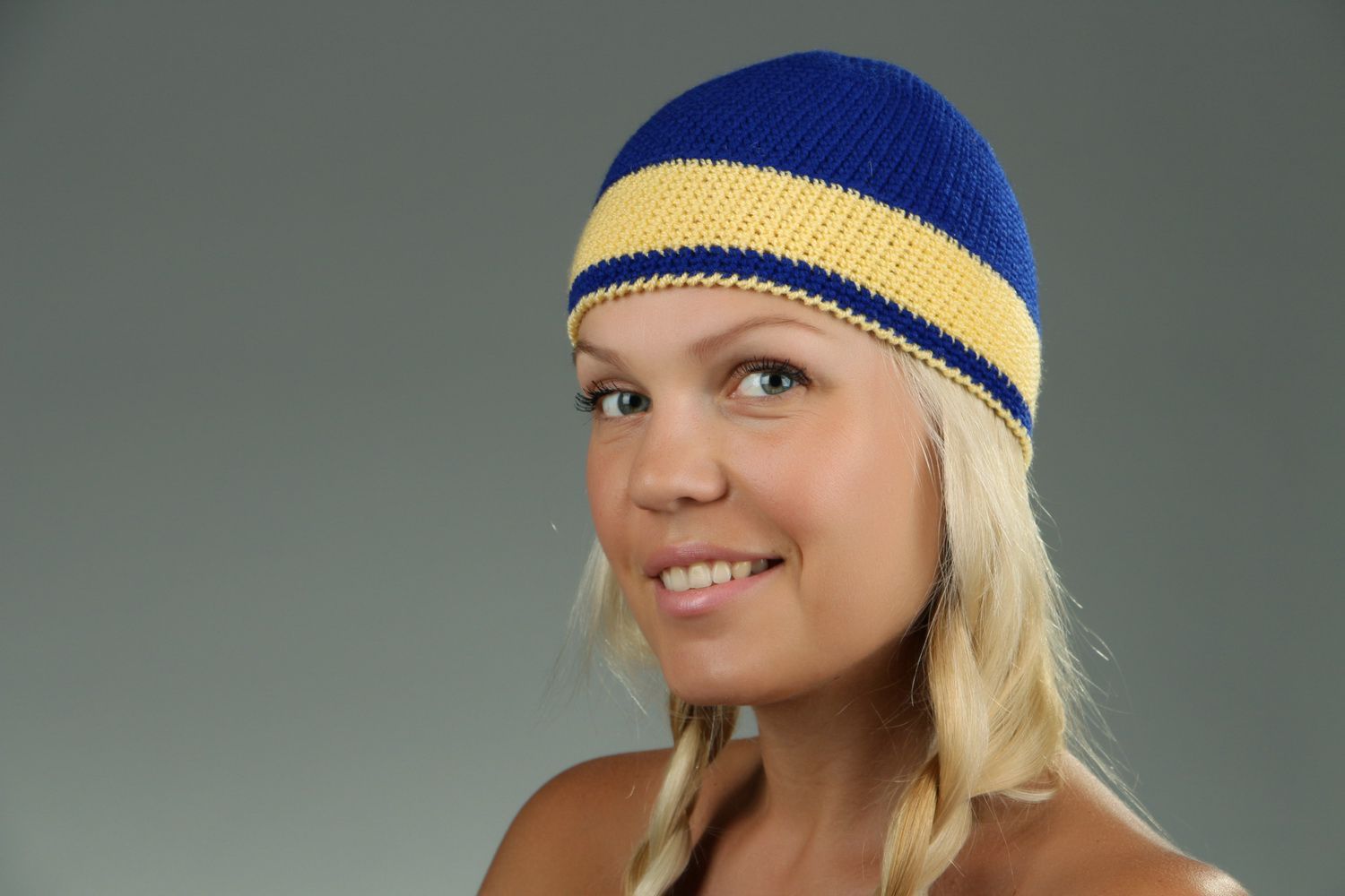 Chapéu tricotada de fios de acrílico foto 3