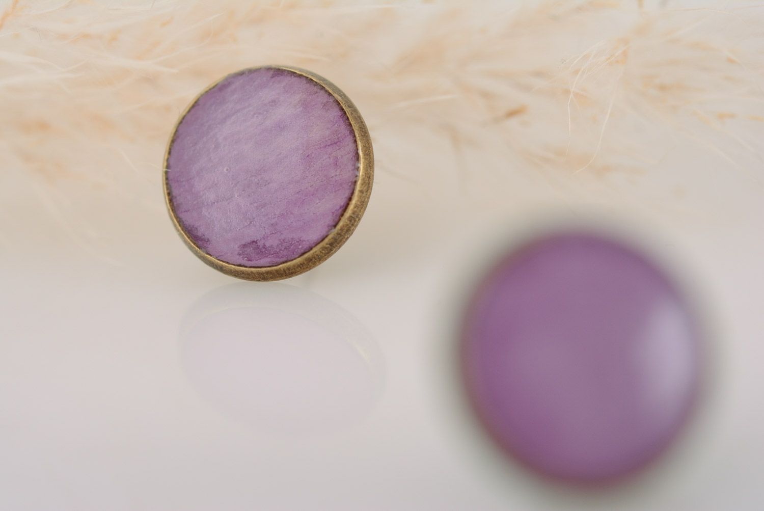 Handmade round stud earrings with dried flowers in epoxy resin of violet color photo 3