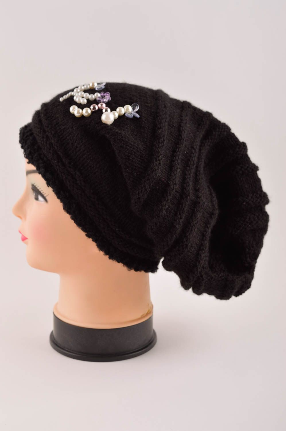 Schöne Winter Mütze für Frauen handgemachte schwarze Mütze modisches Accessoire  foto 3