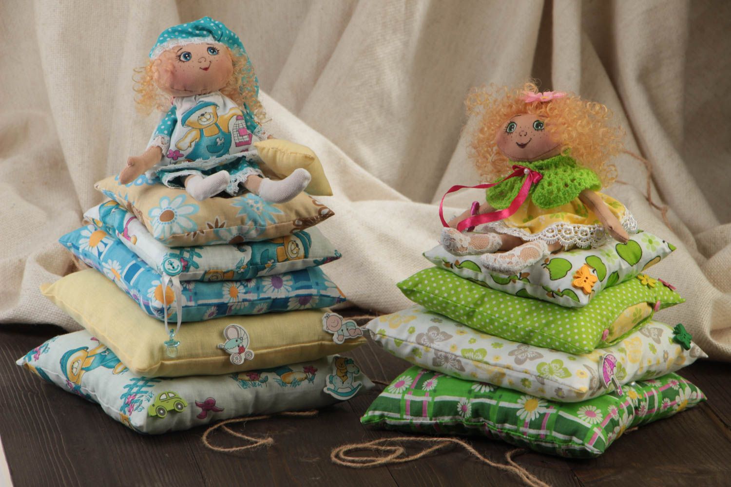 Künstlerische Puppen aus Textil an Kissen schöne ungewöhnliche lustige handmade foto 1