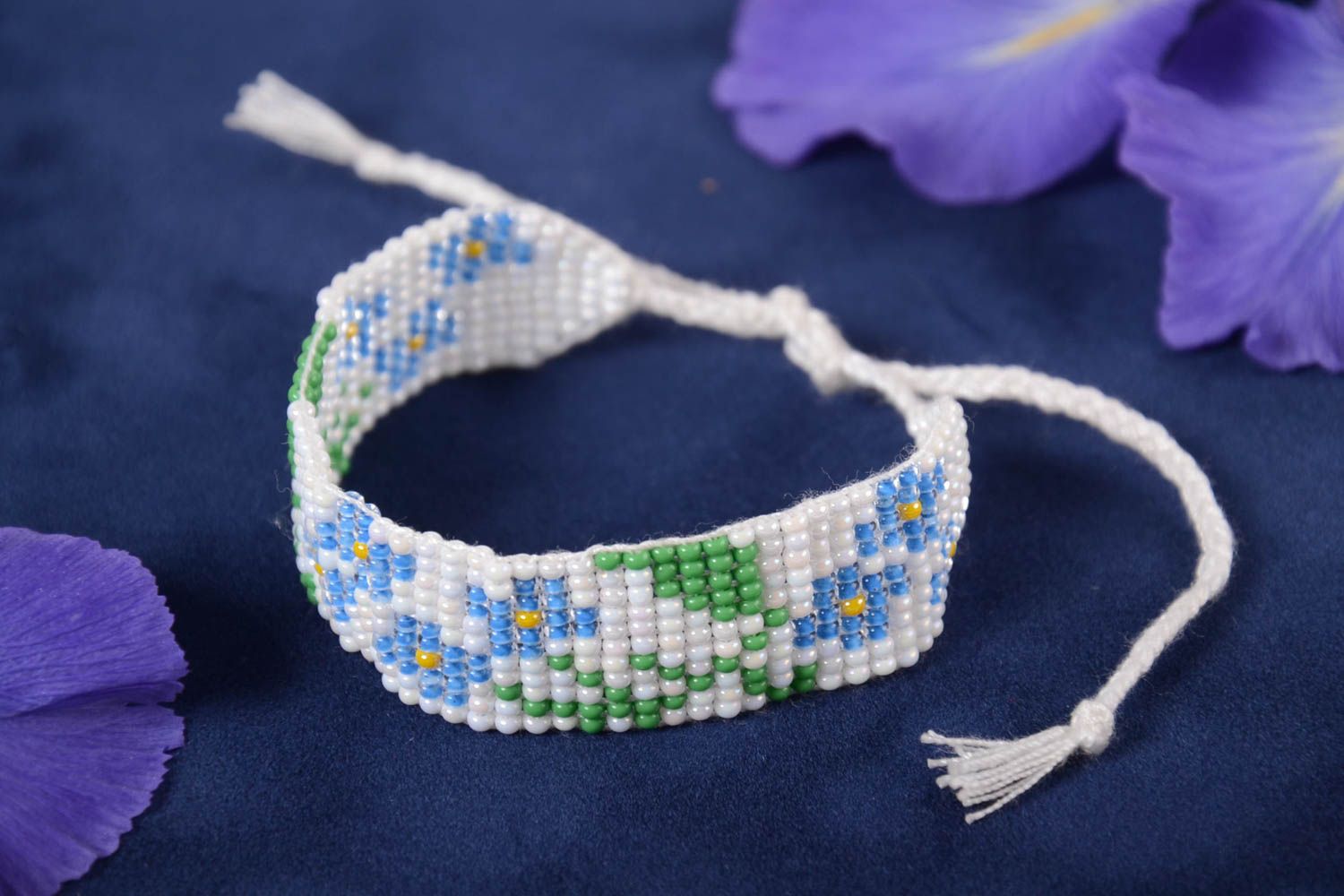 Bracelet en perles de rocailles fait main blanc bleu tissé style ethnique photo 1