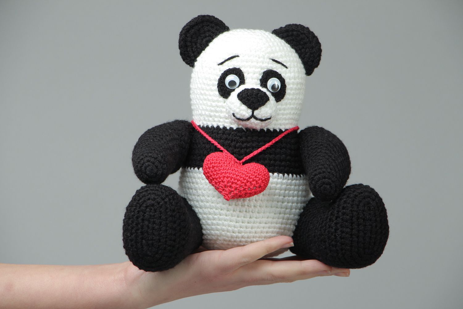 Giocattolo a maglia fatto a mano pupazzo morbido da bambini a uncinetto panda
 foto 4