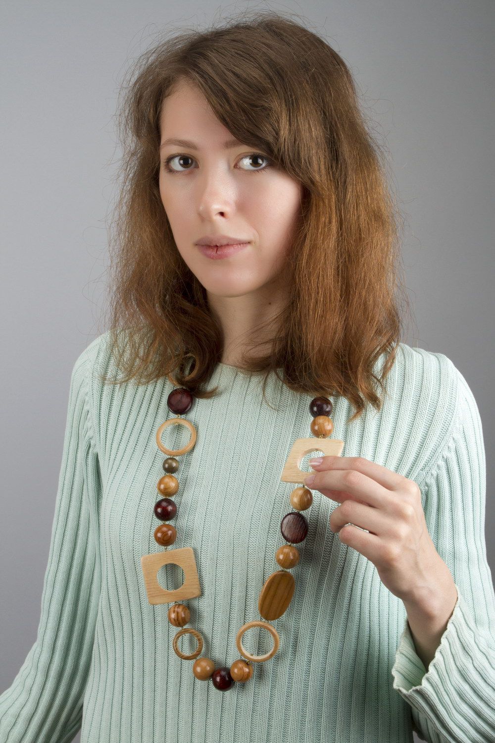 Wooden bead necklace without clasps photo 5