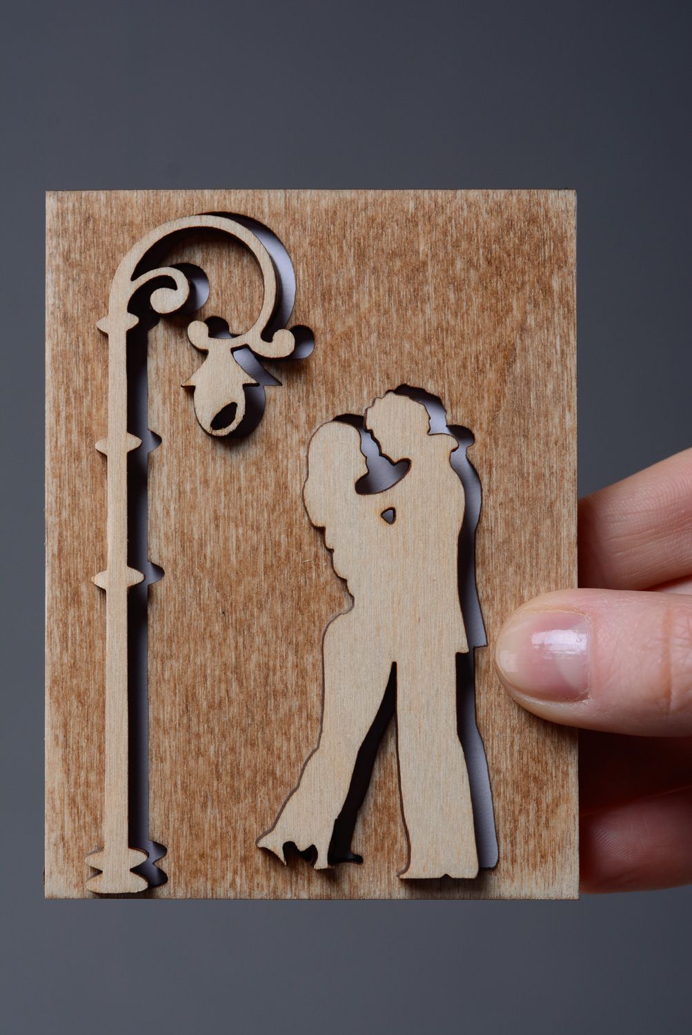 Belle carte de voeux en bois faite main originale pour la fête des amoureux photo 4