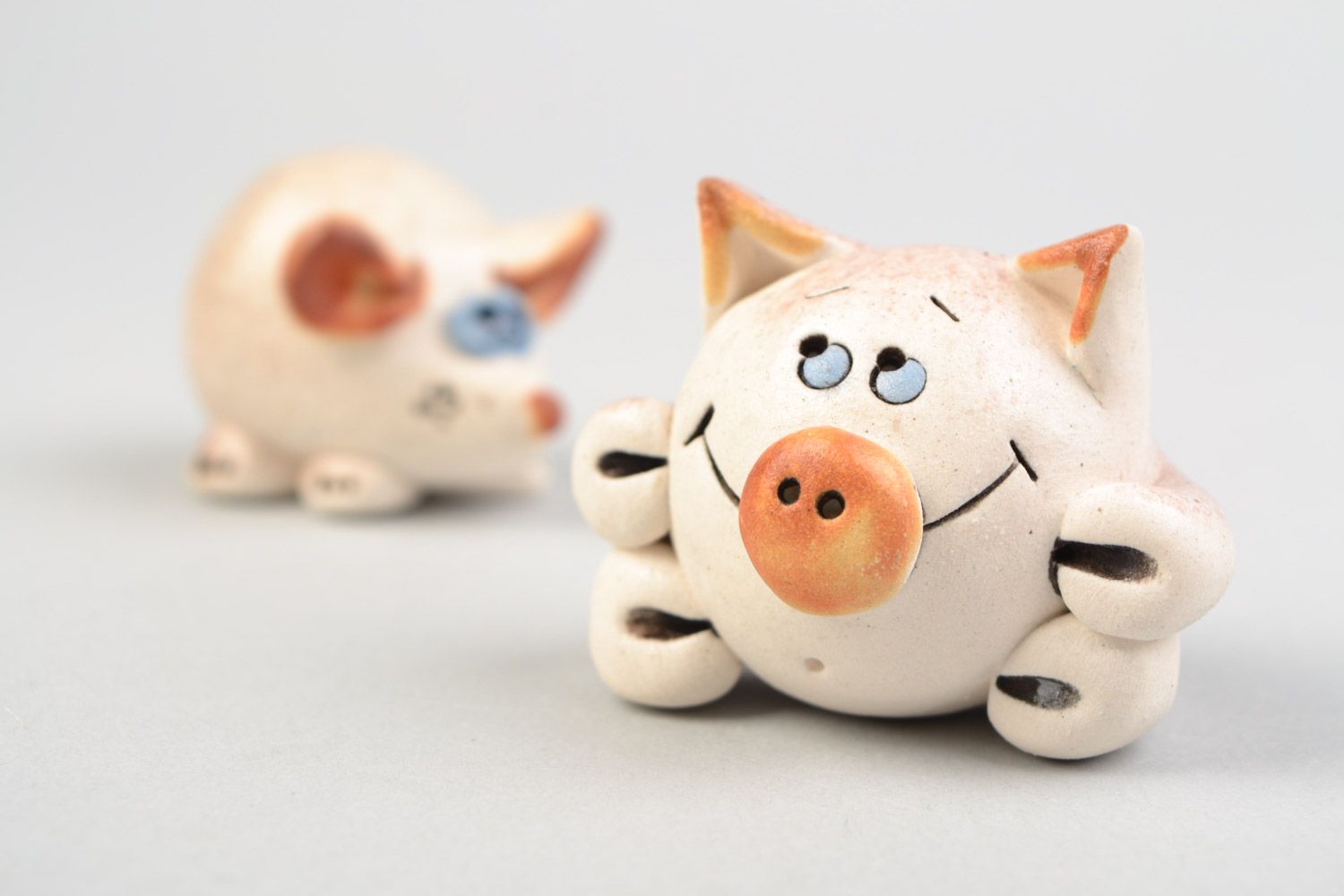 Set of 2 handmade decorative miniature glazed ceramic figurines of pig and mouse photo 4