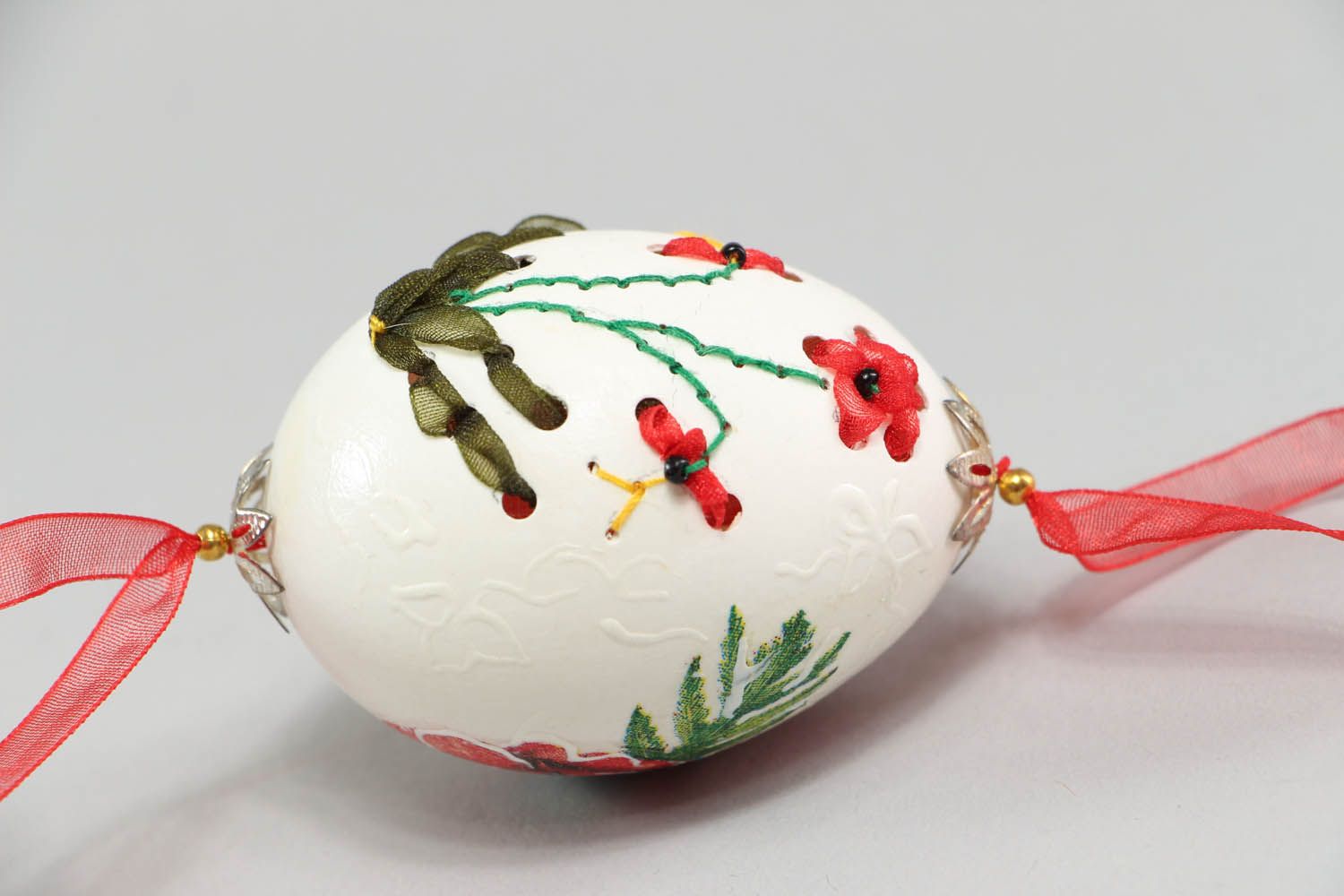 Pingente de Páscoa de casca de ovo decorado com esculturas artísticas foto 2