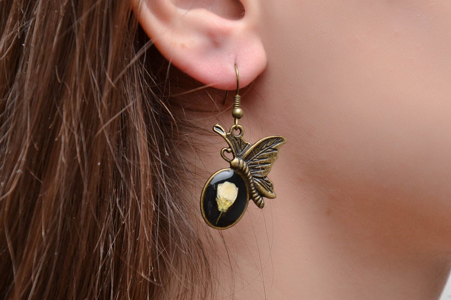 Kleine Ohrringe mit Blume im Vintage-Stil foto 1