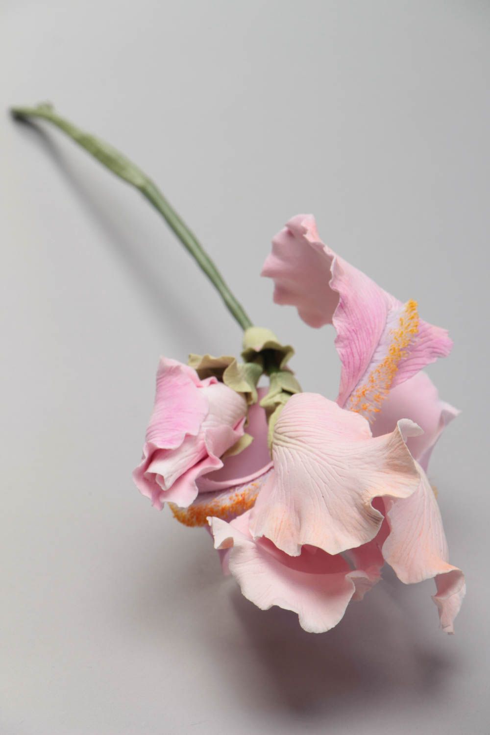 Искусственный цветок из полимерной глины ирис ручной работы для декора дома фото 2
