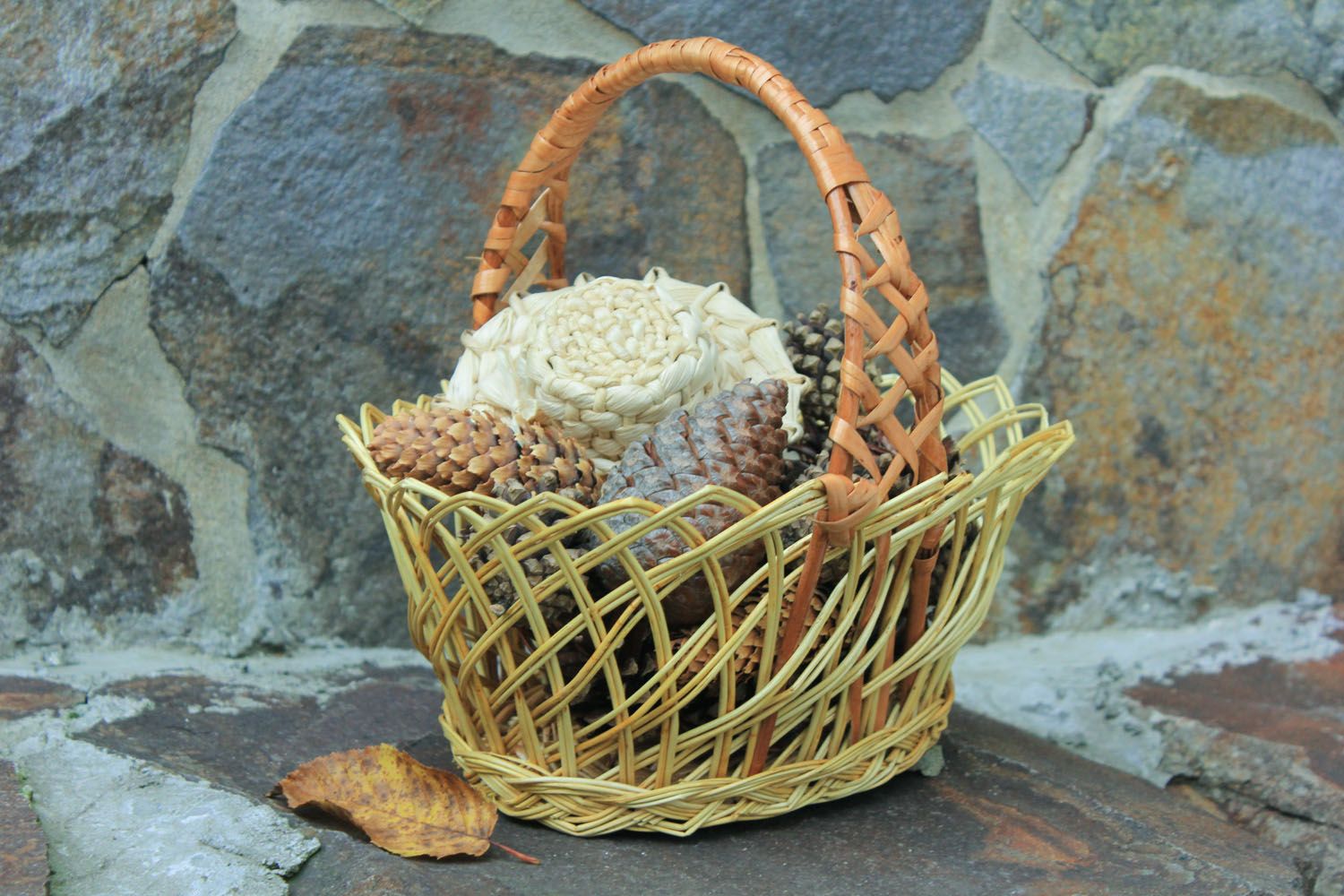 Handmade Weidenkorb mit Griff foto 1