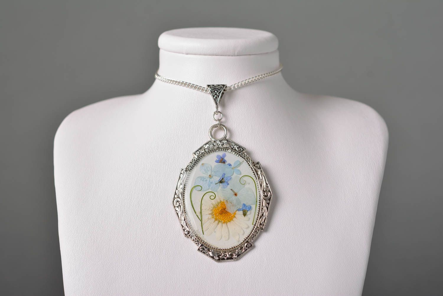 Elegant botanic pendant handmade pendant with natural flowers botanic jewelry photo 2