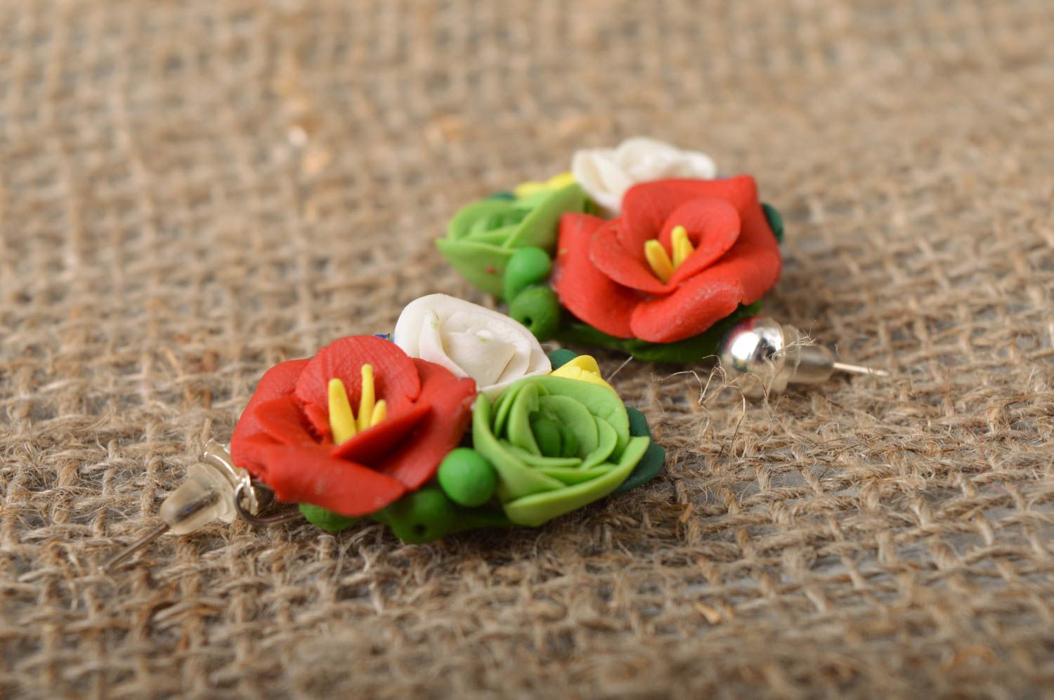 Boucles d'oreilles fleurs multicolores faites main romantiques belles clous photo 1