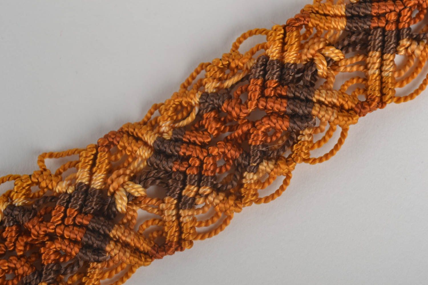 Модный браслет ручной работы красивый браслет из ниток плетеный браслет макраме фото 3
