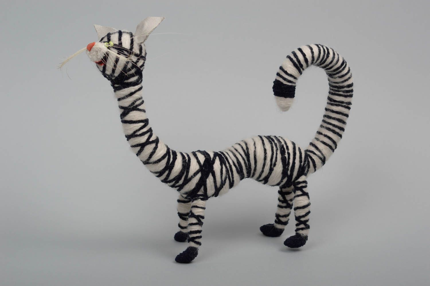 Игрушка котик ручной работы игрушка животное авторская игрушка из ниток фото 1