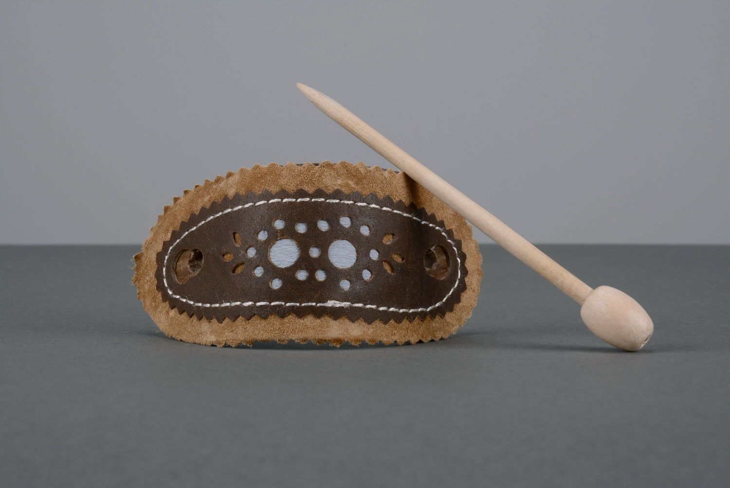 Hair clip, made of wood and leather photo 4