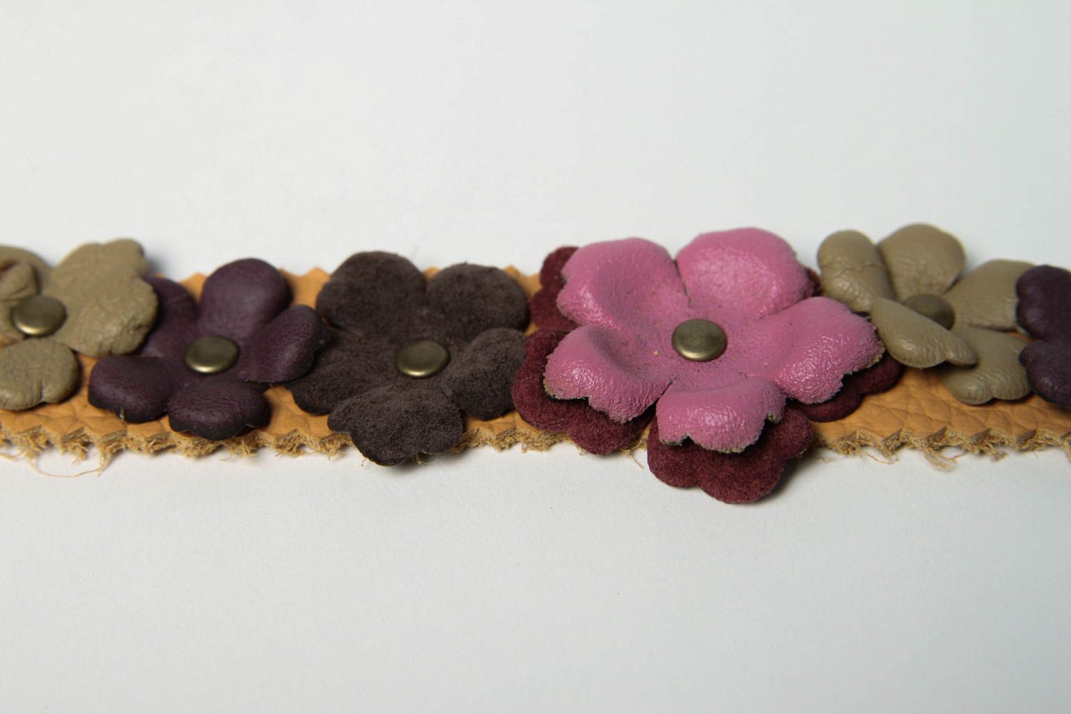 Bracelet cuir fait main Bracelet design fleurs multicolores Accessoire en cuir photo 4