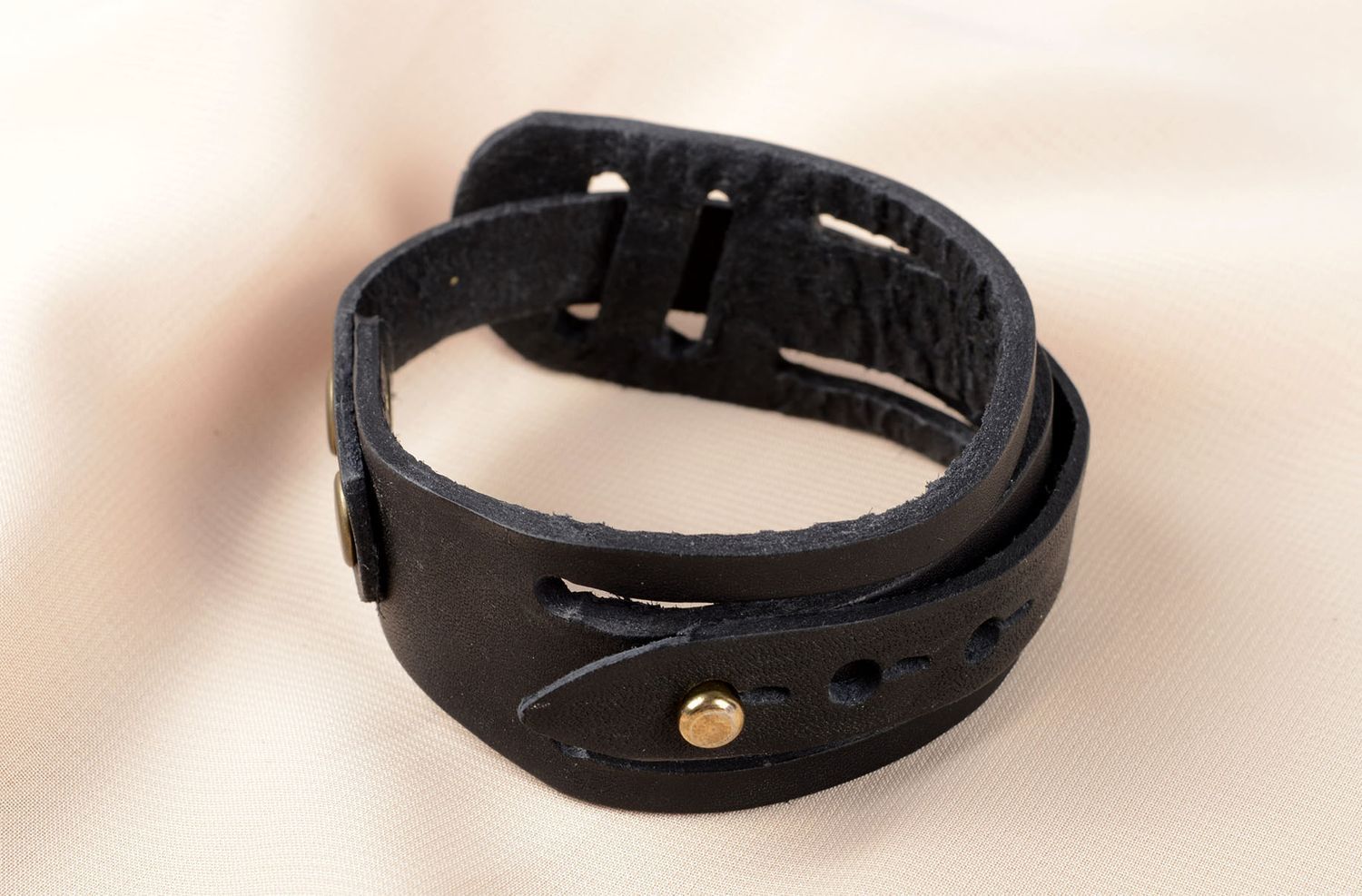 Bracelet en cuir noir Bijou fait main style casual design Accessoire femme photo 5