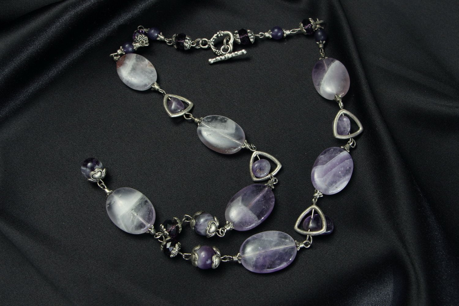 Beaded Necklace Made of Silver and Amethyst photo 1