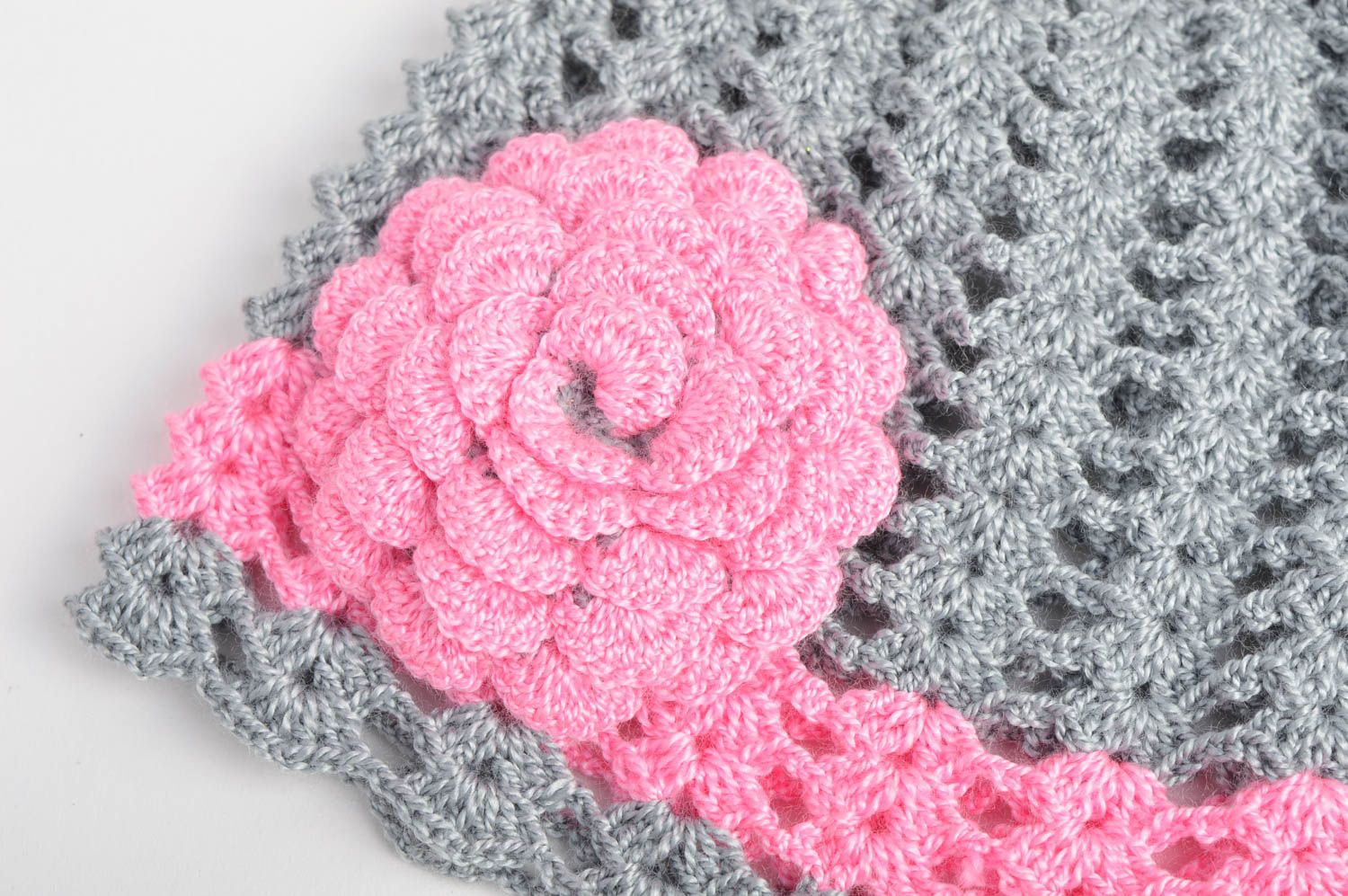 Bonnet tricot fait main Chapeau au crochet gris fleur rose Vêtement fille photo 5