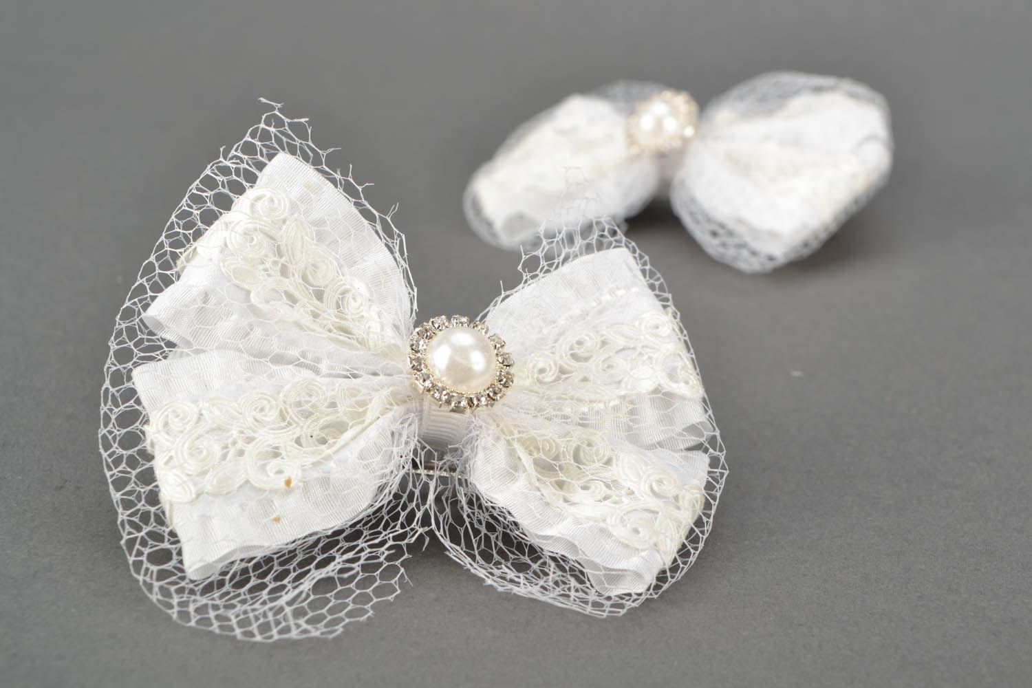 Hairpins in the shape of lace bows photo 1