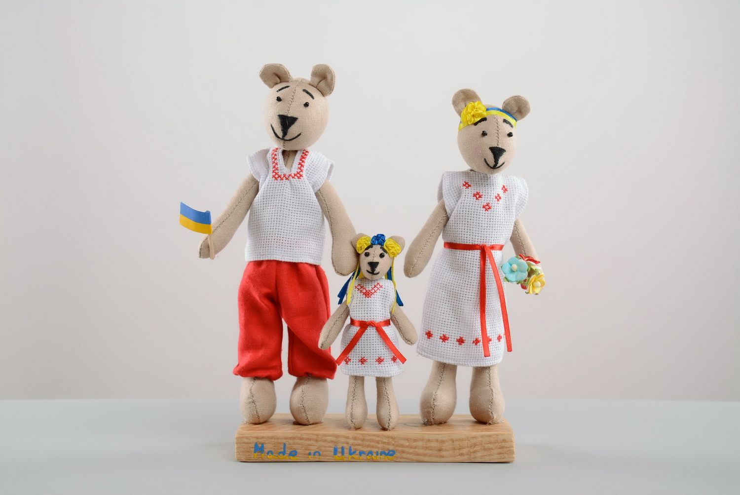 Куклы на подставке Семья патриотичных медведей  фото 2