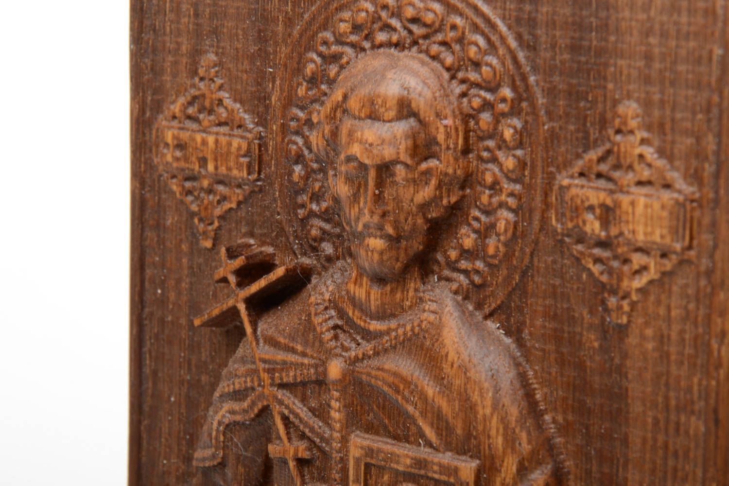 Резная икона из дерева святого мученика Евгения необычная на стену ручная работа фото 4