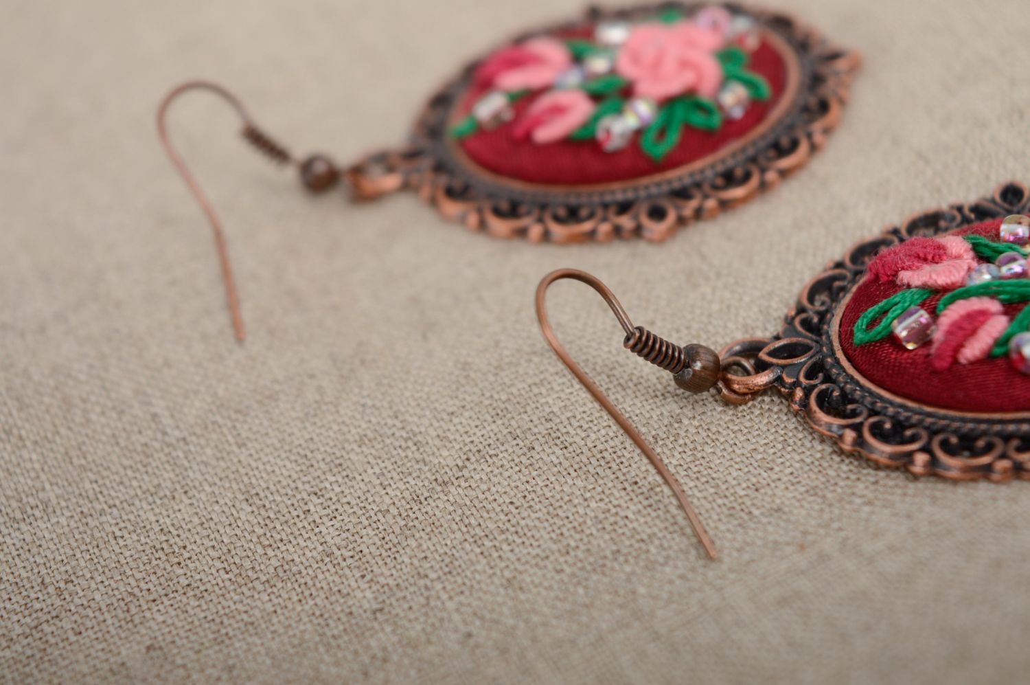 Rococo embroidered earrings and pendant in vintage style photo 5