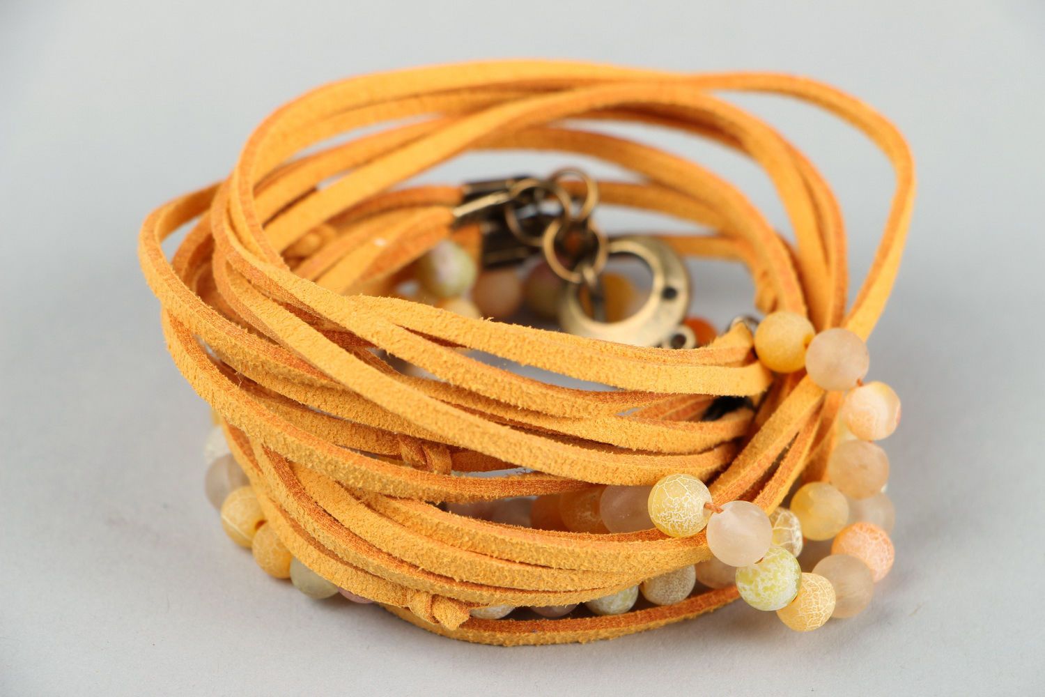 Bracelet en daim orange avec agate givré fait main
 photo 2