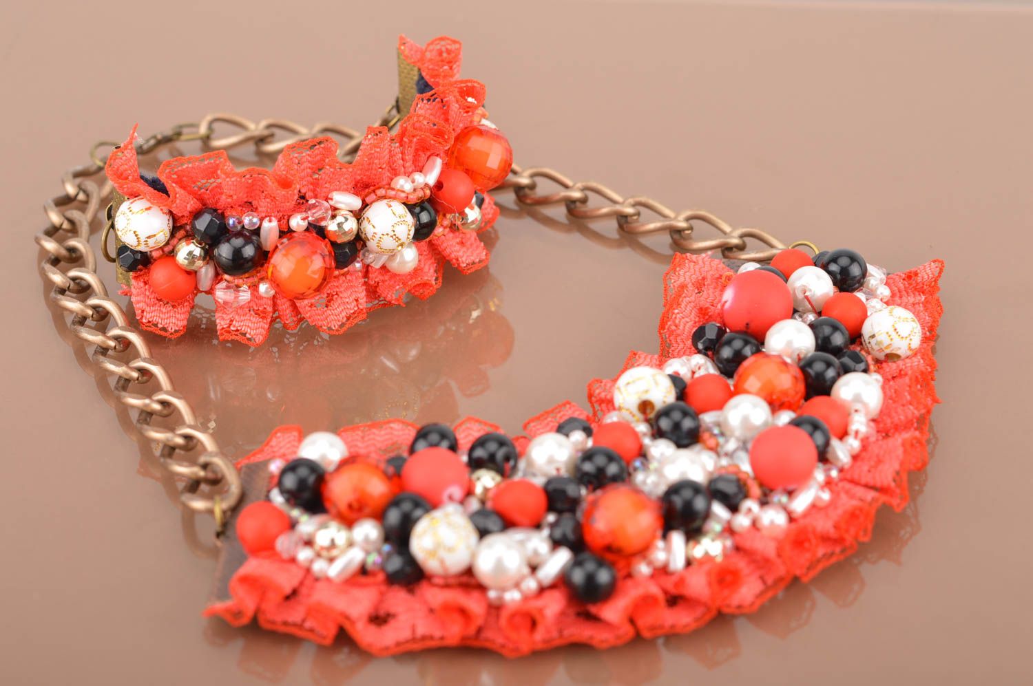 Handmade designer jewelry set beaded bracelet and necklace with lace photo 2