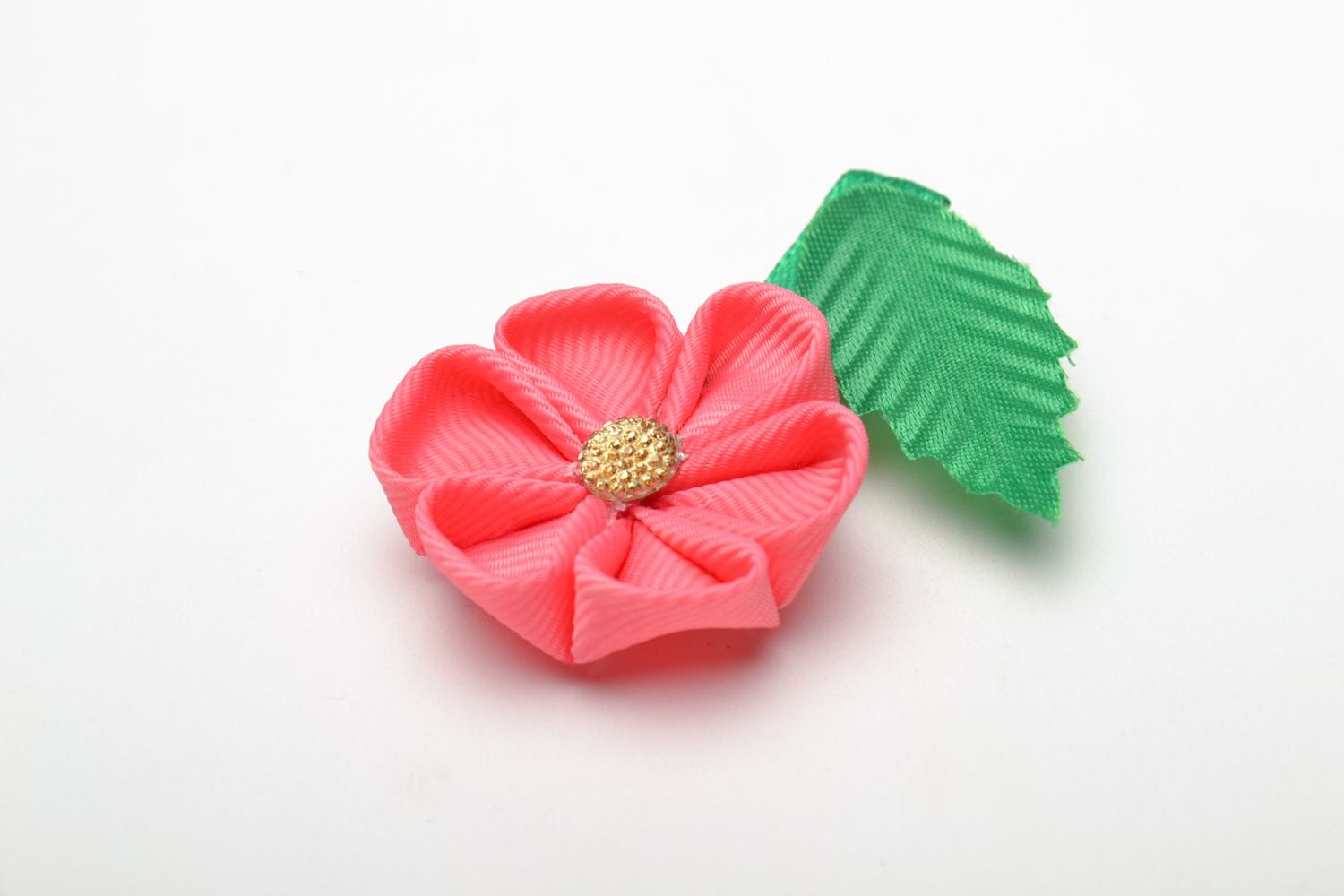 Petite pince à cheveux avec fleur rose en satin faite main kanzashi pour fille photo 2