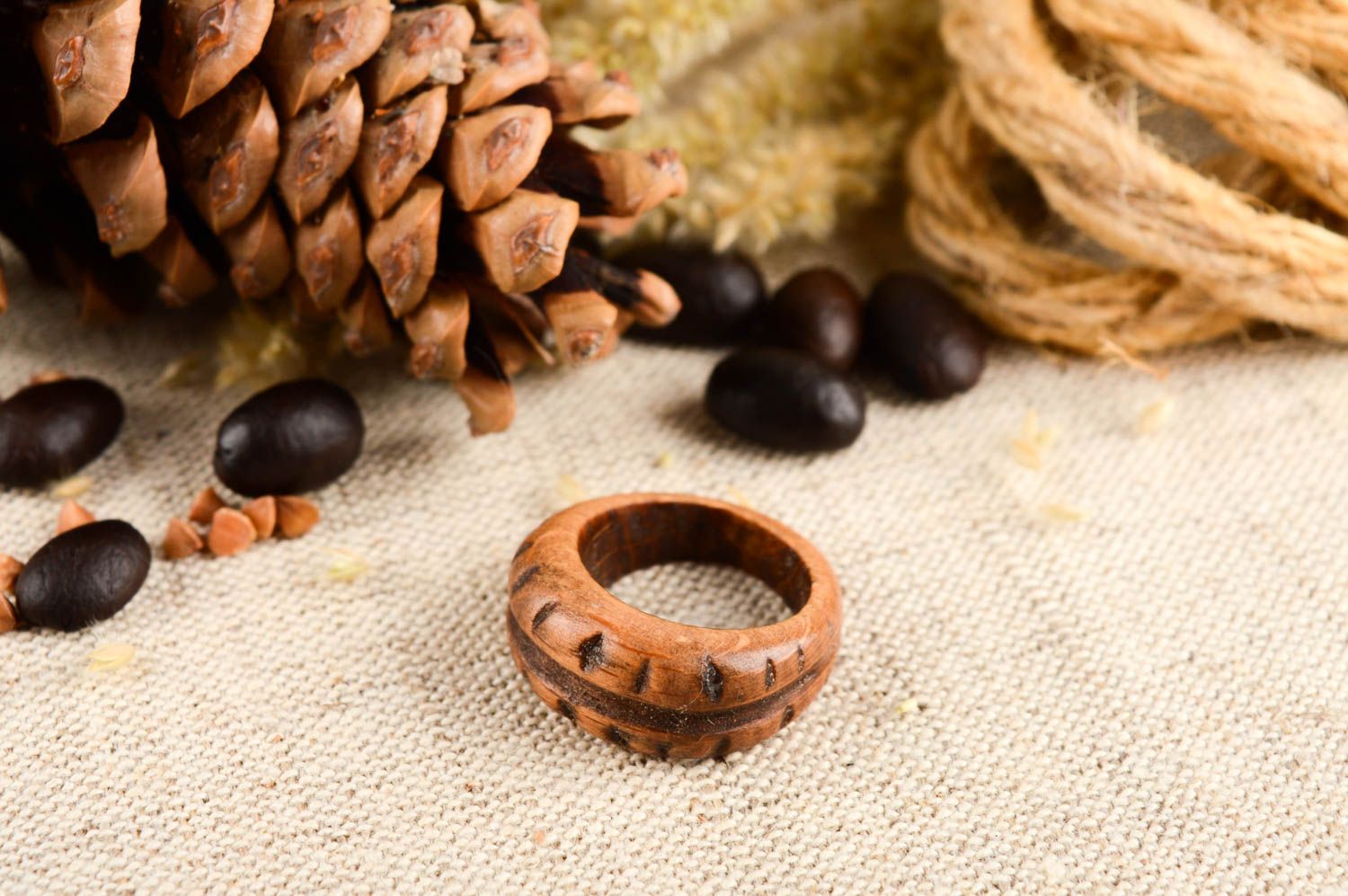 Кольцо ручной работы необычное кольцо ребристое деревянное кольцо для девушки фото 1