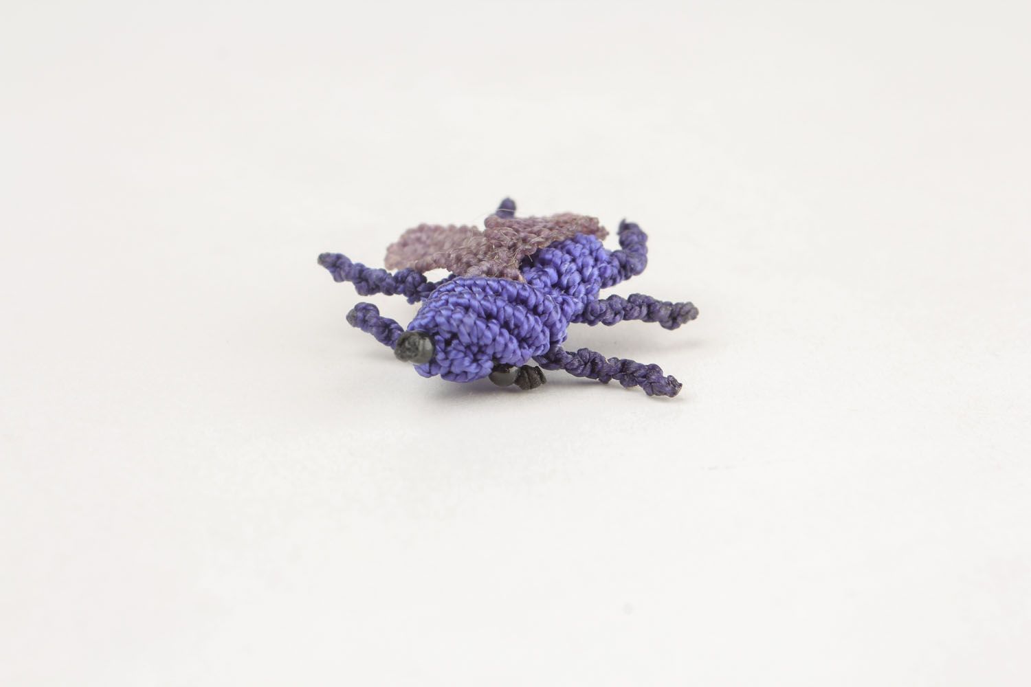 Broche avec mouche violette faite main photo 2
