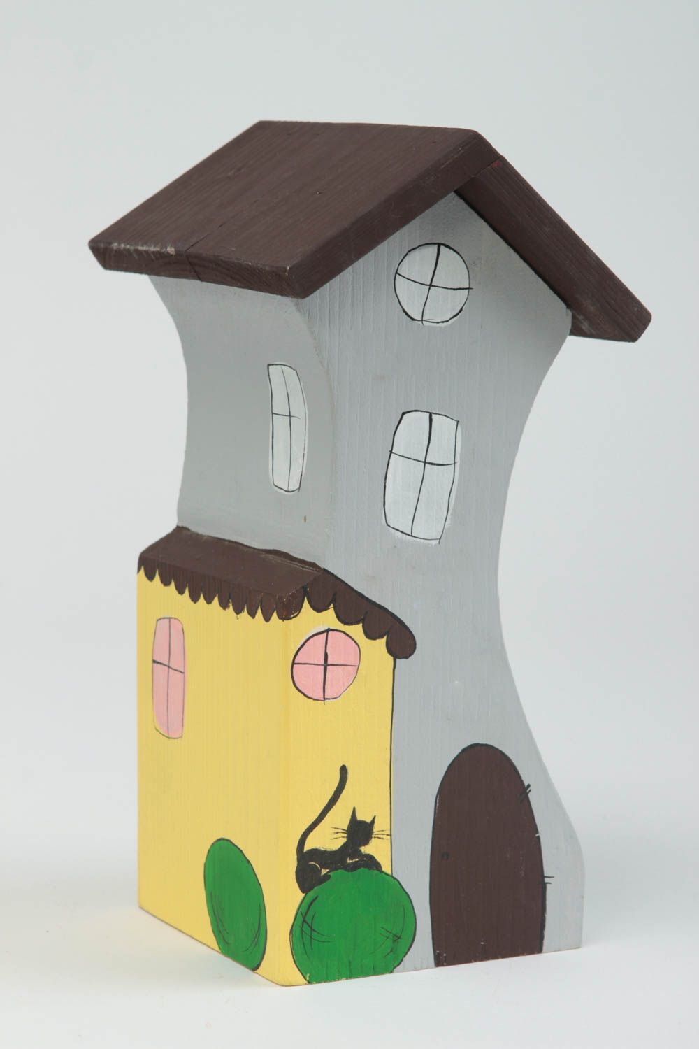 Фигурка из дерева для декора домик из сосны ручной работы серый желтый с котом фото 2