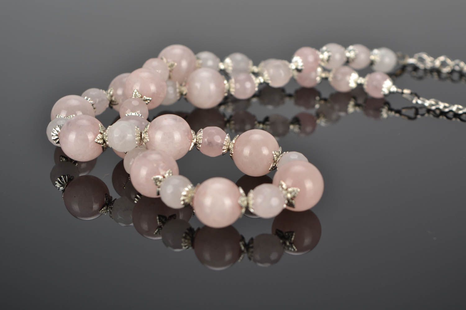 Beaded necklace with pink quartz photo 1