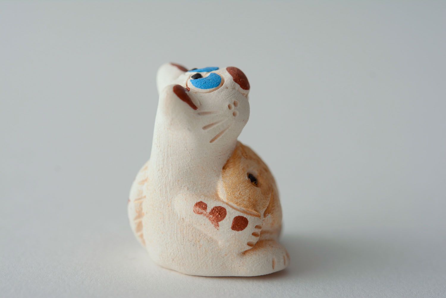 Figurine en céramique faite main Chat avec poisson photo 5