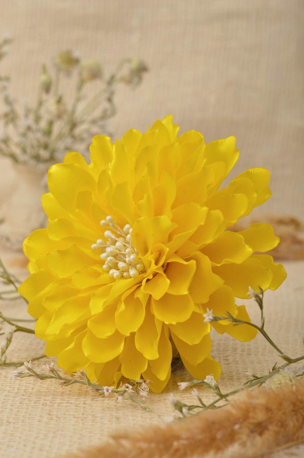 Broche Barrette fleur jaune faite main en satin transformable Cadeau femme photo 1