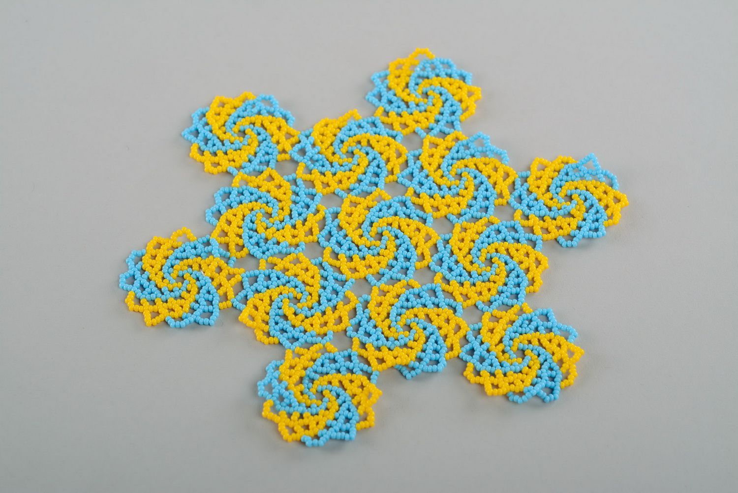 Decorative napkin made of beads photo 2
