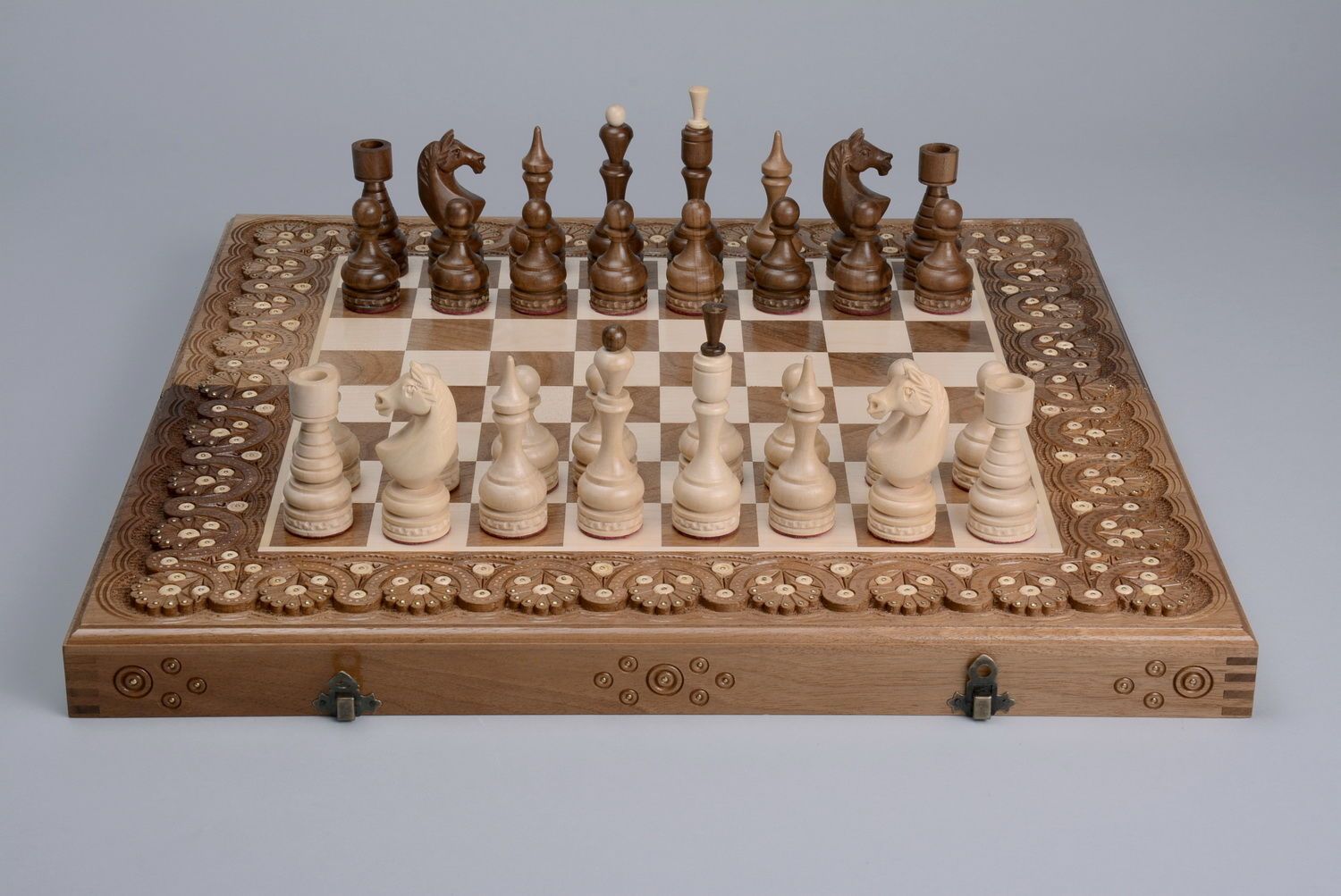 Деревянный набор Шахматы, шашки, нарды фото 2