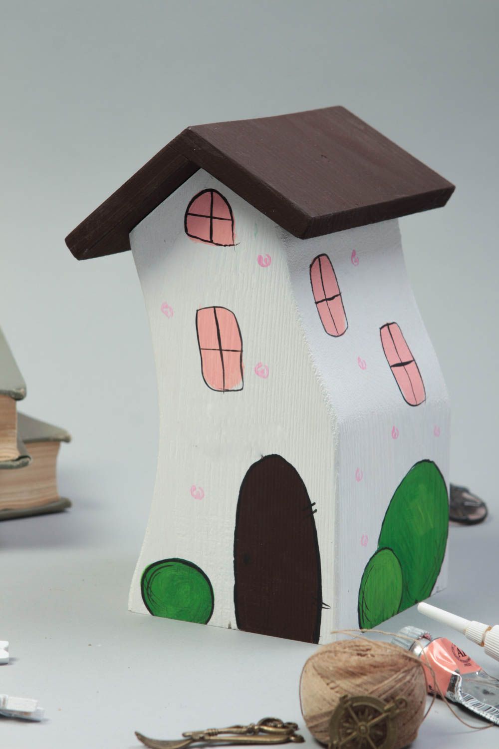 Maison miniature blanche faite main Figurine en bois décorative Cadeau original photo 1