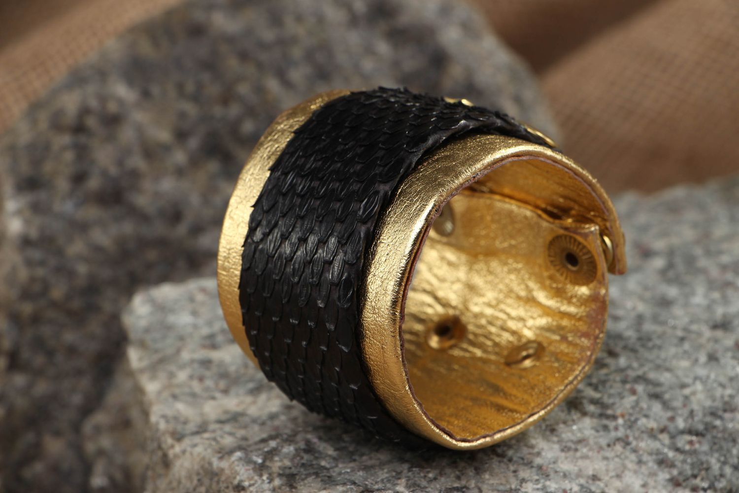 Bracelet en cuir de python noir fait main photo 4