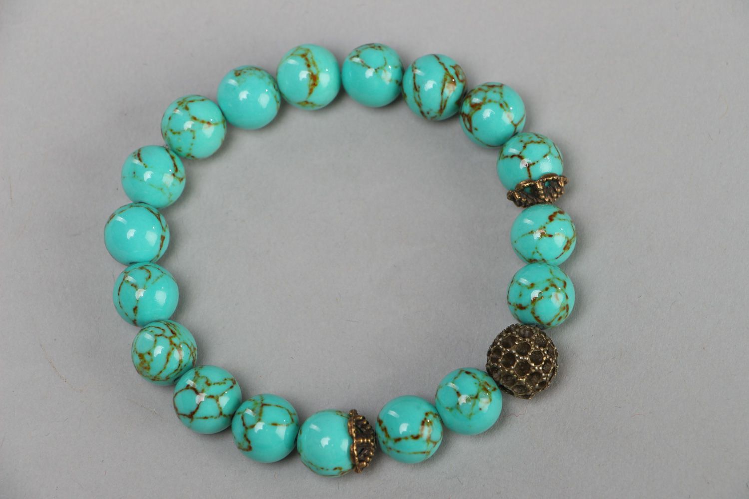 Bracelet avec turquoise fait main bleu bijou original et intéressant pour femme photo 2
