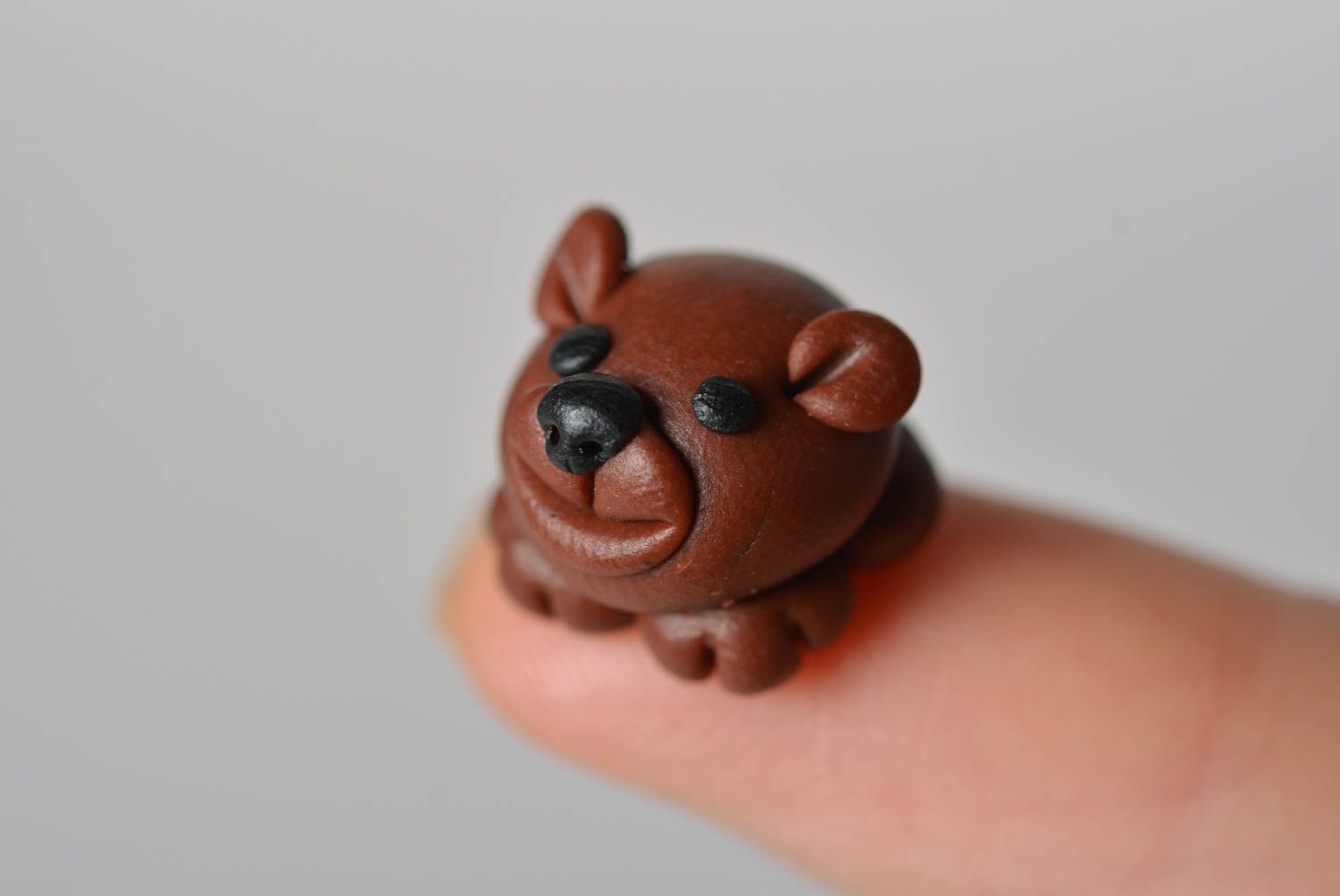 Фигурка из пластики ручной работы мишка игрушка из полимерной глины декор дома фото 3