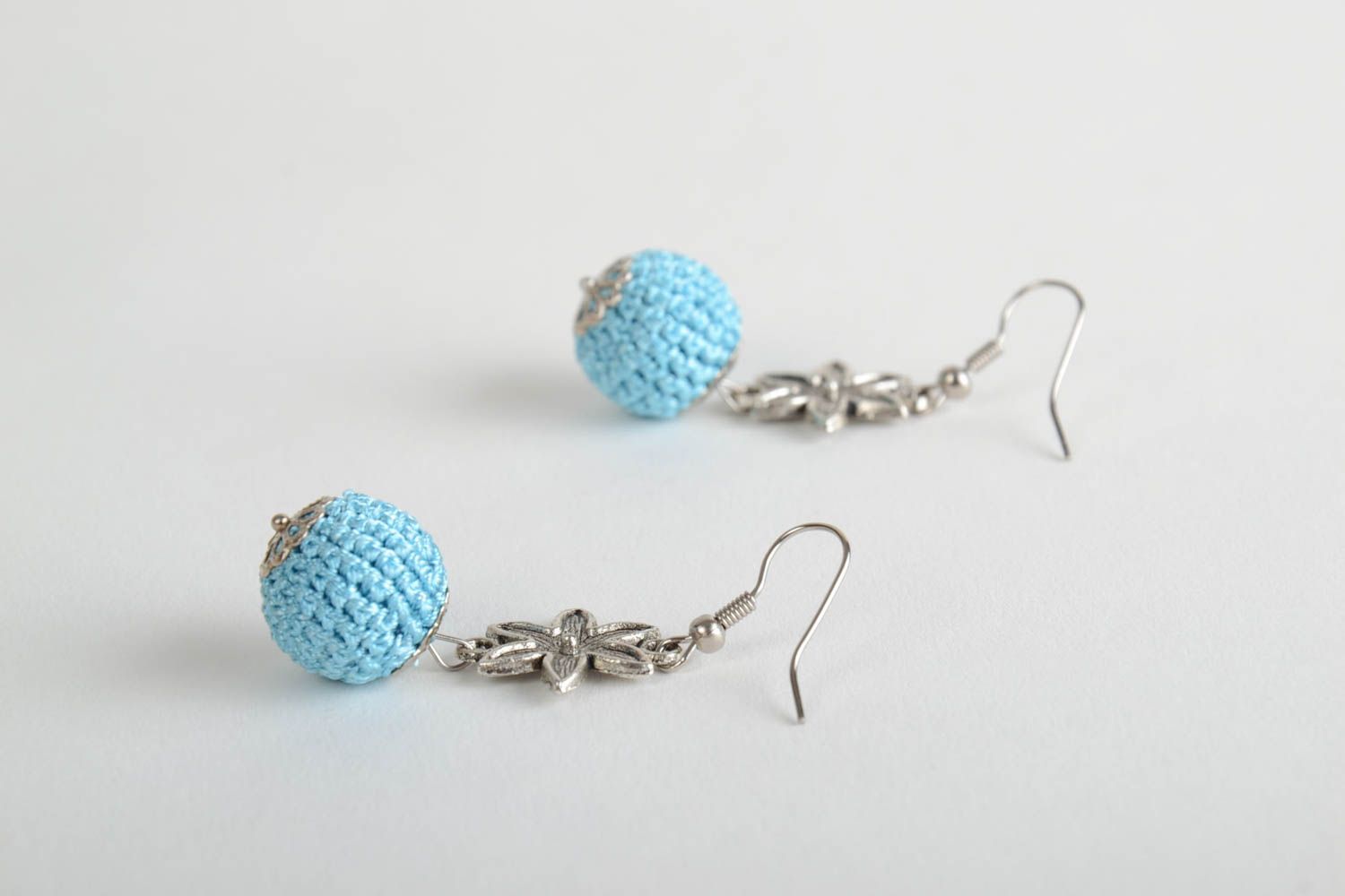 Handmade long bead earrings crocheted over with blue threads with metal photo 3