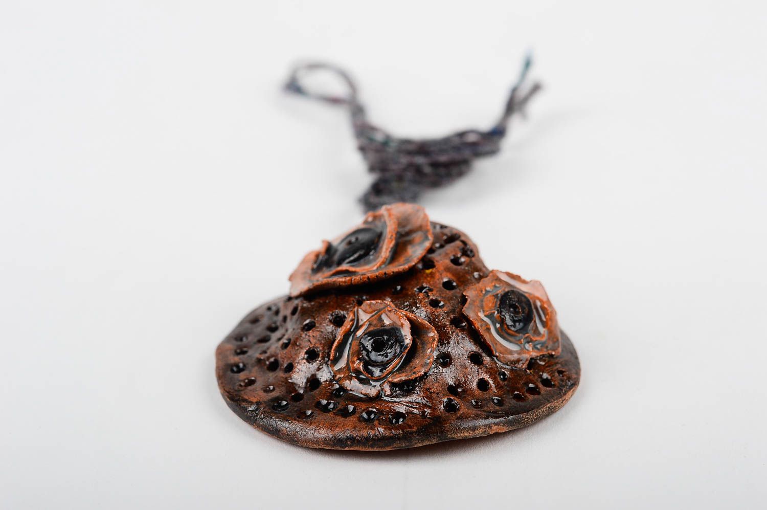 Оригинальный кулон ручной работы керамическое украшение подвеска на шею фото 3
