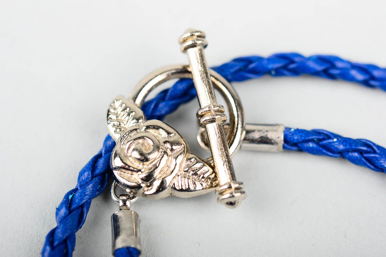 Bracelet cuir artificiel Bijou fait main bleu fin tressé Accessoire design photo 4