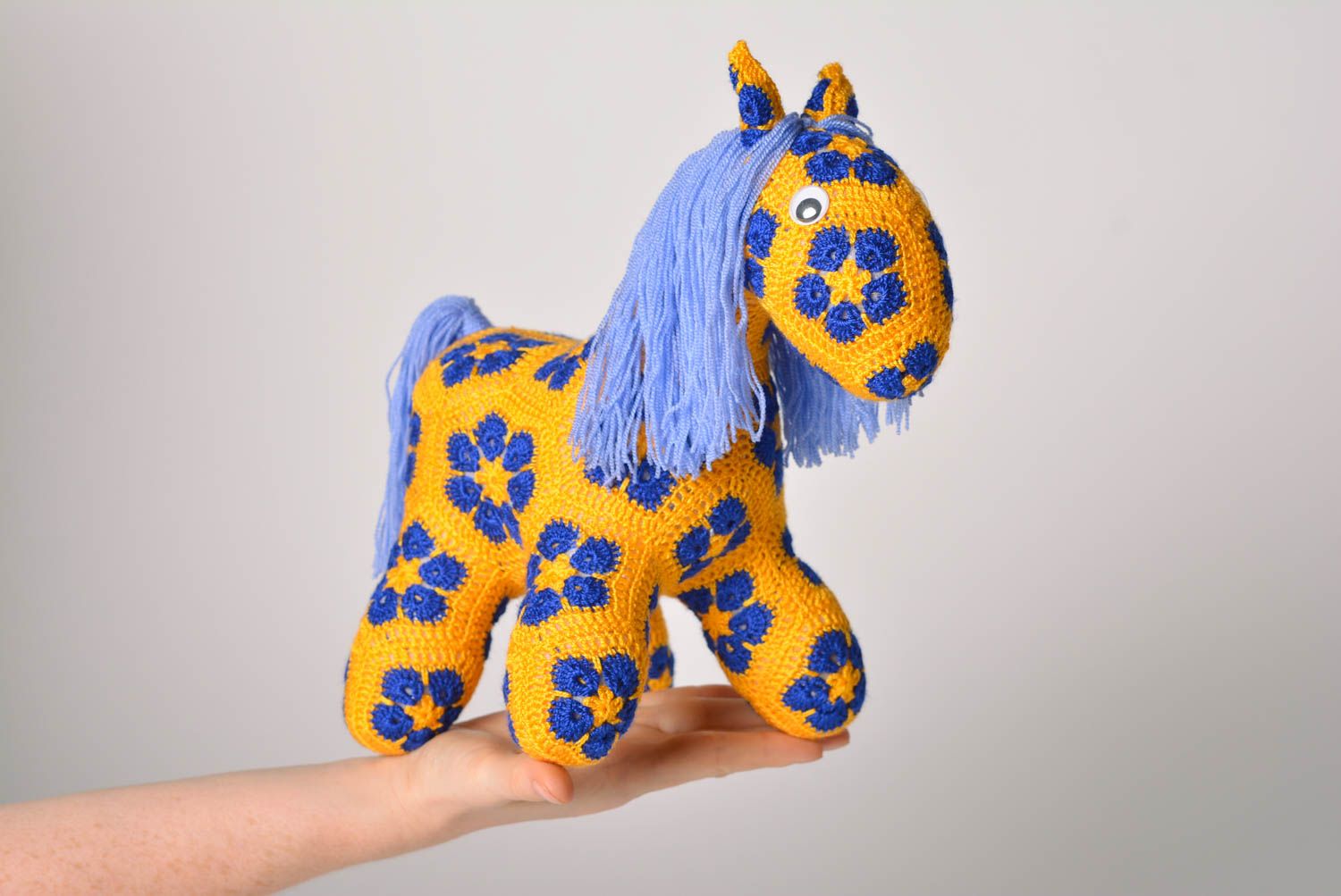 Peluche cheval faite main Jouet tricot au crochet multicolore Cadeau pour enfant photo 5