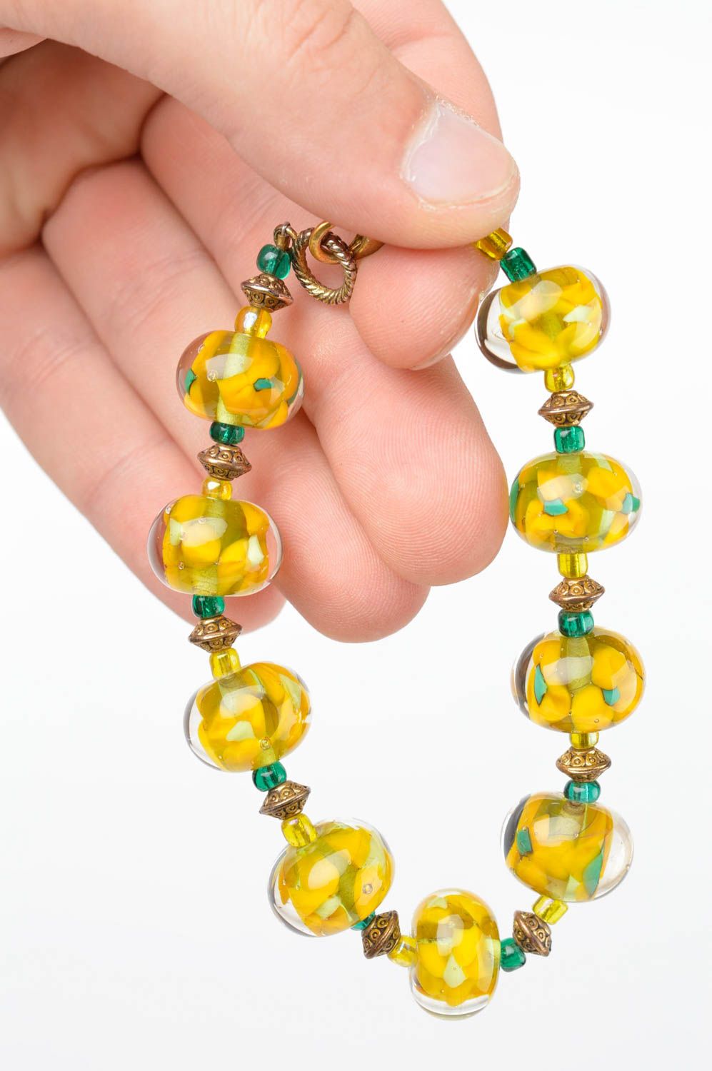 Stylish handmade yellow floral glass beads wrist bracelet for women photo 3