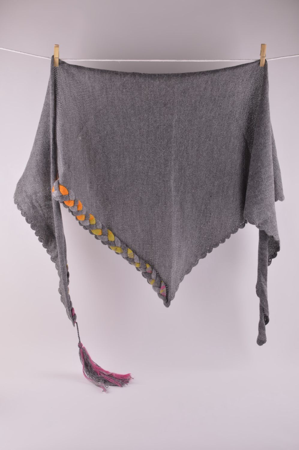 Вязаная шаль ручной работы женская накидка большой серый шарф вязаная вещь фото 5